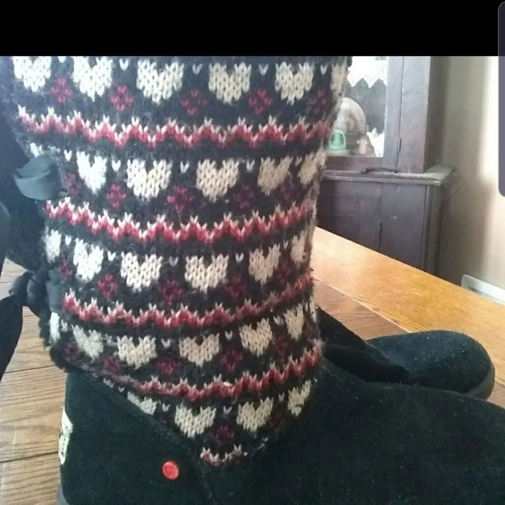 Ugg i heart fair isle sweater  black boots sz 5